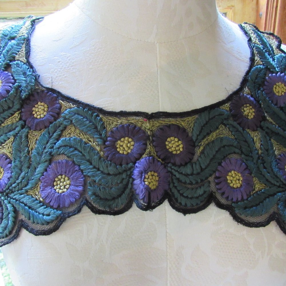 Vintage 1930s Style Embroidered Blossom Yoke or Collar
